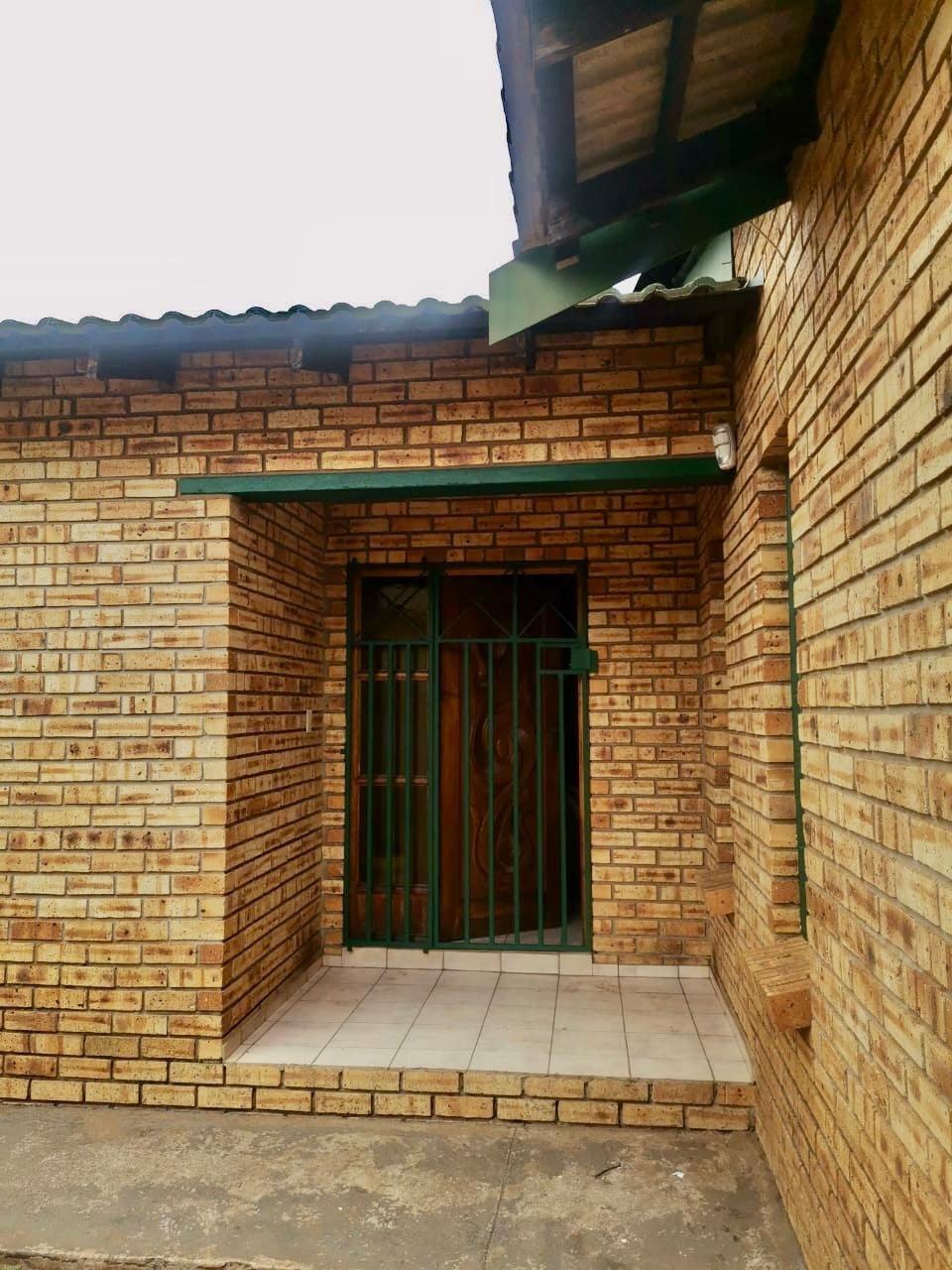 To Let 3 Bedroom Property for Rent in Geelhoutpark North West